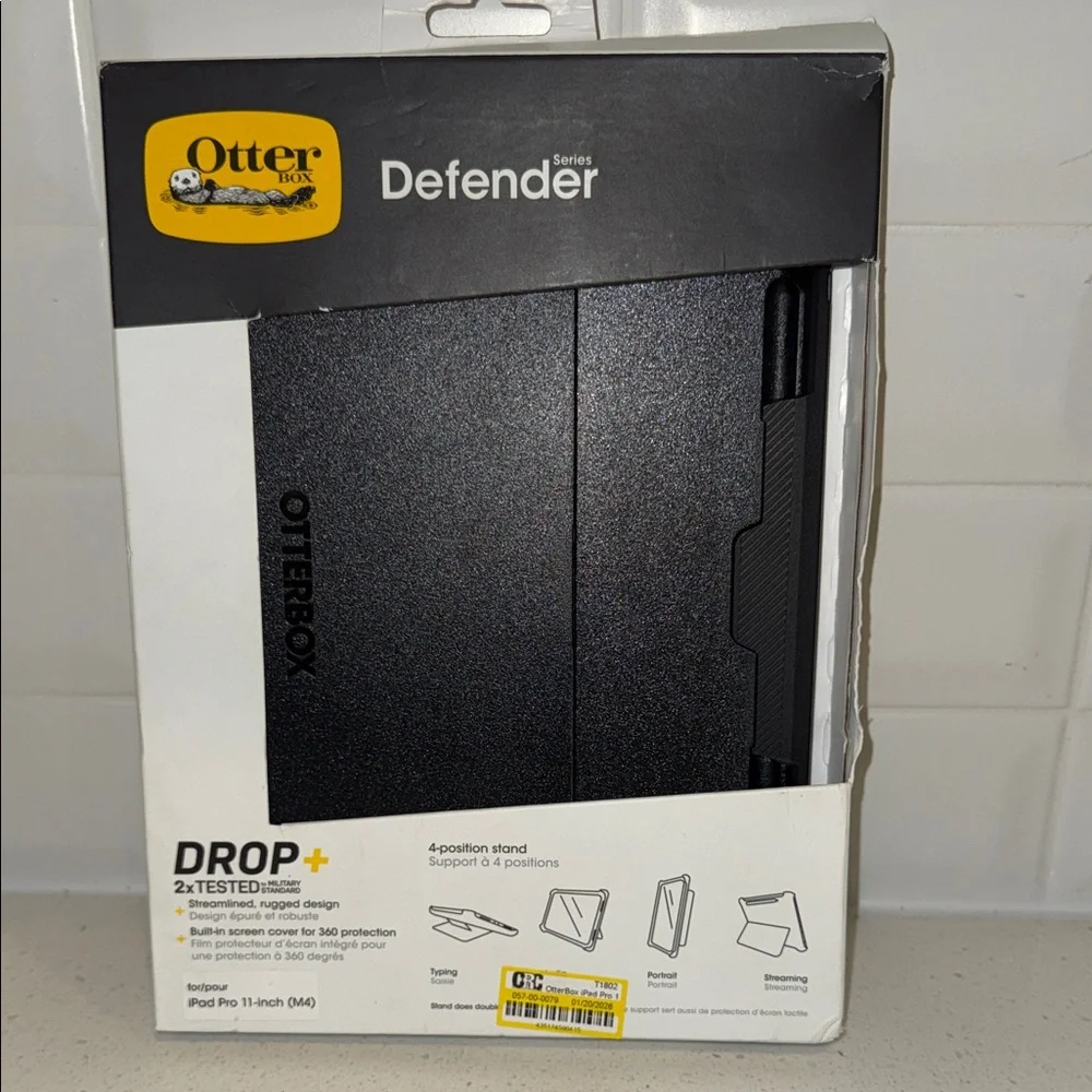 OtterBox Defender Series Black Case for iPad Pro 11-inch